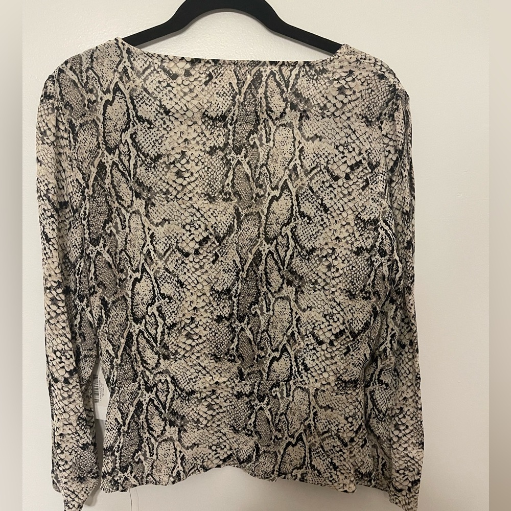 Reformation Animal Print Jemma Top Blouse in Rattlesnake Size 12 - Picture 8 of 9